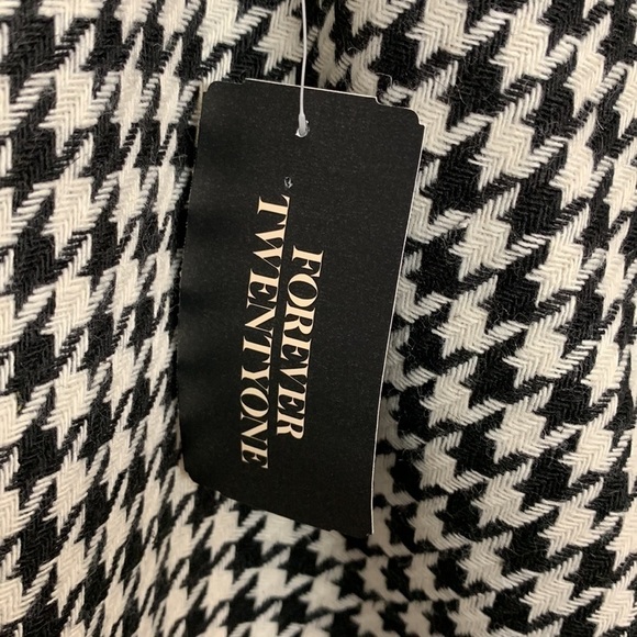 3/$25 Forever 21 Skirt, Size Medium black and white - Picture 11 of 15